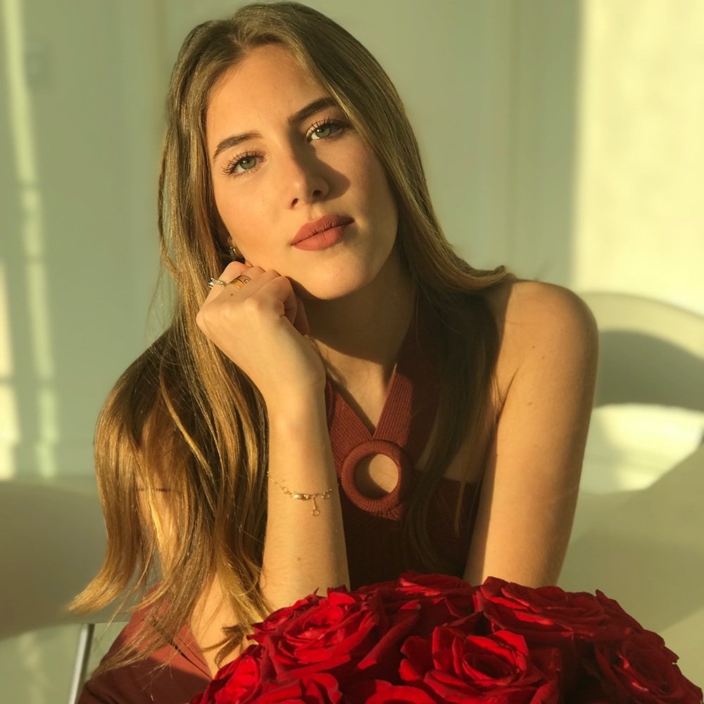 Meet your Posher, Ana julia